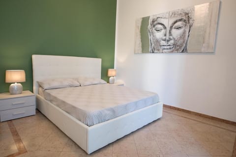 Spring, Winter, Summer, TV and multimedia, Balcony/Terrace, Photo of the whole room, Decorative detail, Bedroom, Autumn