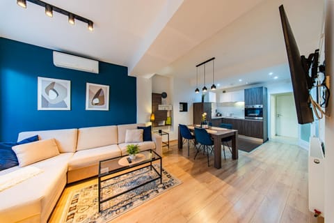 TV and multimedia, Kitchen or kitchenette, Living room, Dining area, air conditioner
