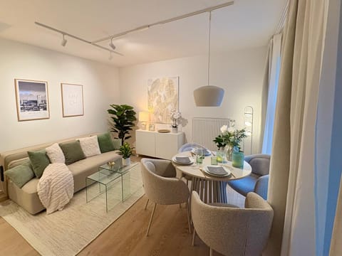 Living room, Seating area, Dining area, heating