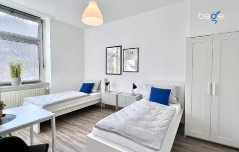 Bed, Photo of the whole room, Seating area, Bedroom