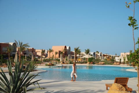 Day, Natural landscape, Pool view, Swimming pool, sunbed