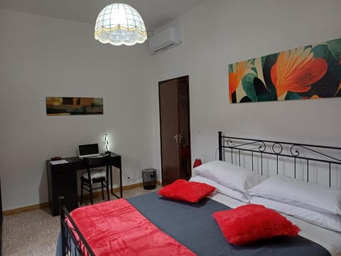 Bedroom, air conditioner