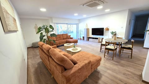 Communal lounge/ TV room, Living room, Seating area, Dining area
