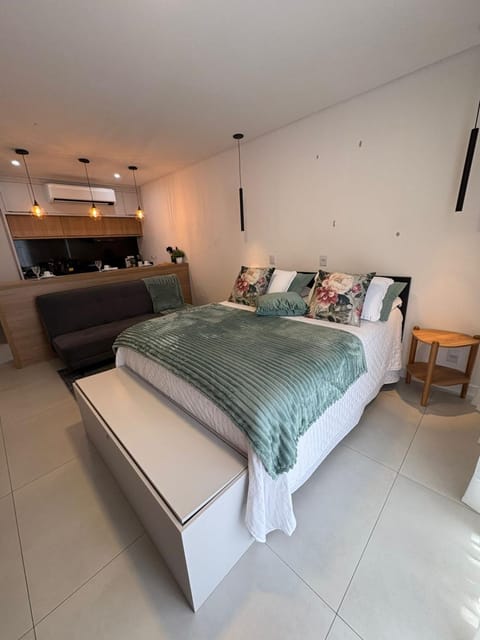 Bed, Living room, Photo of the whole room, Seating area, Bedroom, towels