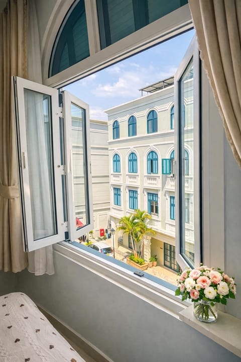 Property building, Day, View (from property/room), Balcony/Terrace