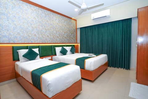 Bed, Photo of the whole room, Bedroom, air conditioner