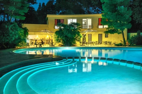 Restaurant/places to eat, Night, Swimming pool