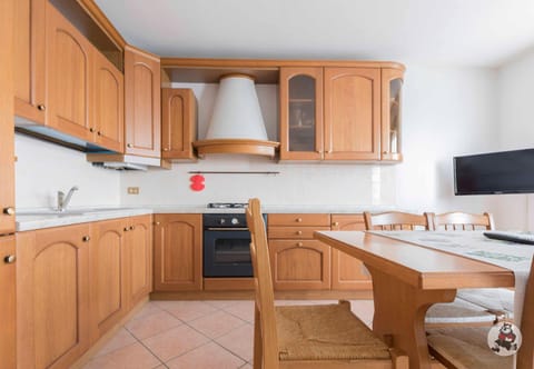 Kitchen or kitchenette, Dining area, Bedroom, oven, stove