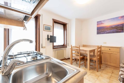 Kitchen or kitchenette, Bedroom