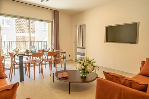 Living room, Dining area
