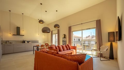 TV and multimedia, Kitchen or kitchenette, Living room, Dining area