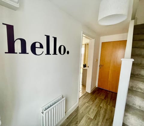 Rosebay Gardens, Cheltenham - Delightful, charming and very spacious 4BR Retreat House in Cheltenham