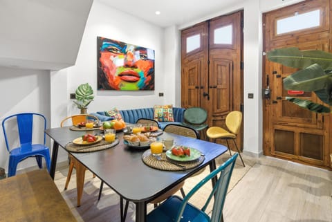 Living room, Seating area, Dining area