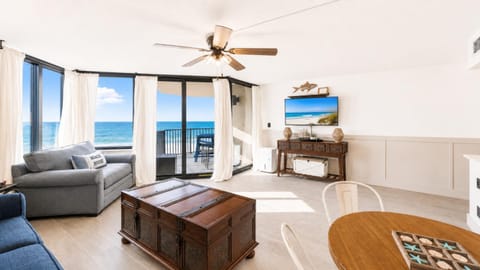 TV and multimedia, View (from property/room), Balcony/Terrace, Seating area, Beach, Sea view