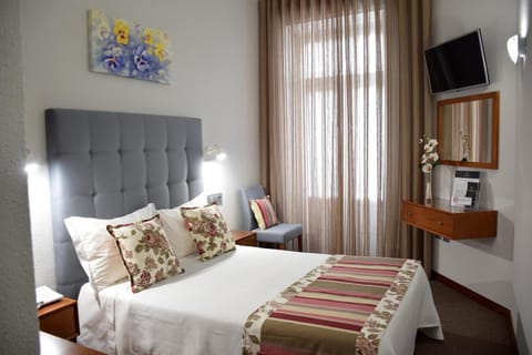 Bed, Photo of the whole room, Decorative detail
