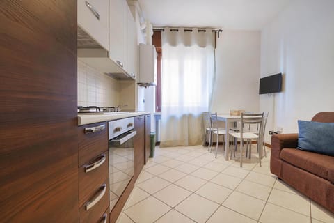 TV and multimedia, Kitchen or kitchenette, Living room, Seating area, Dining area, oven, pet friendly, stove