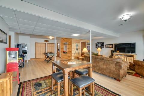 Luxe Hideaway on Houghton Lake Families Welcome! House in Houghton Lake