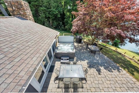 Property building, Patio, Day, Natural landscape, BBQ facilities