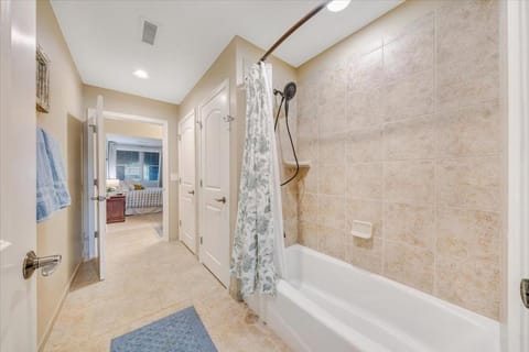 Shower, Bathroom, Bath, towels