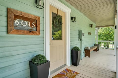 Facade/entrance, Day