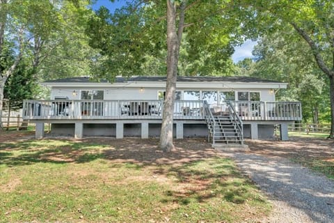 Property building, Patio, Day, Natural landscape, View (from property/room), Balcony/Terrace
