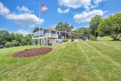 Property building, Spring, Day, Garden