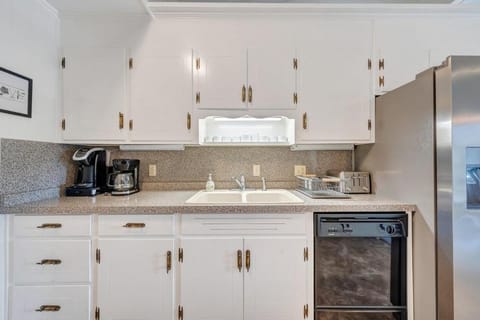 Kitchen or kitchenette, kitchen