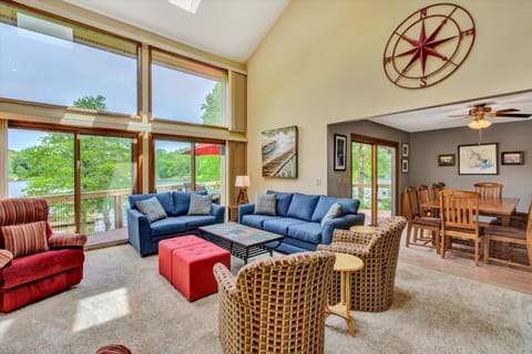 Living room, Seating area