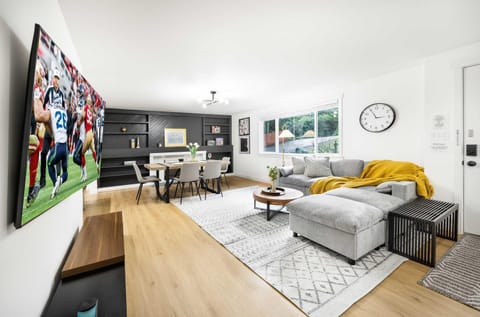 Newly Modern 4BR2BA Rambler by Super Market House in Shoreline