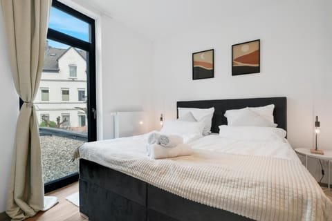 Bed, Photo of the whole room, Bedroom, towels