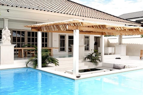 Swimming pool, Swimming pool