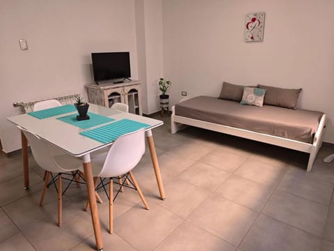 Bed, TV and multimedia, Living room, Dining area