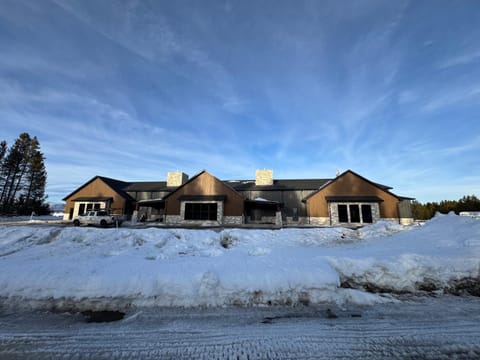 Property building, Day, Winter
