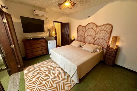 Communal lounge/ TV room, Bed, TV and multimedia, Photo of the whole room, Bedroom