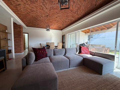 Semana Santa o Pascua Casa en Ajijic con Terraza y Jardín hasta para 8 personas House in Ajijic