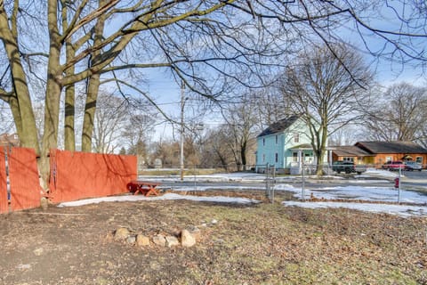 Parks, Pours and Lake Days Walkable Geneva Wine Hub Apartment in Geneva