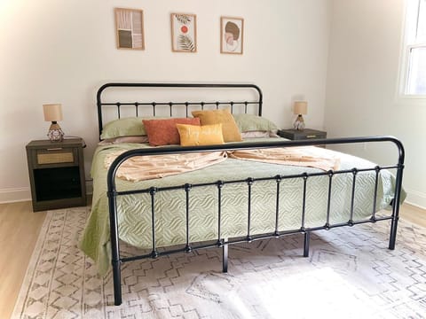 NEW Aiken Retreat I Firepit I Hot Tub I Near Dtwn House in Aiken