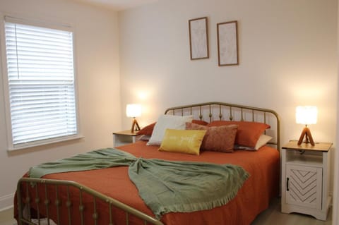 NEW Aiken Retreat I Firepit I Hot Tub I Near Dtwn House in Aiken