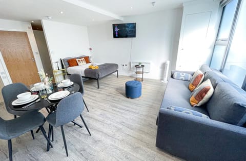 Bed, TV and multimedia, Decorative detail, Seating area, Dining area, heating, internet, storage, wardrobe