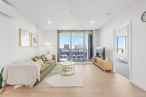 Communal lounge/ TV room, TV and multimedia, Living room, Seating area, Evening entertainment