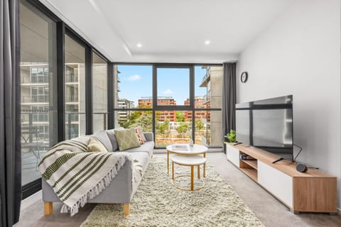 Communal lounge/ TV room, TV and multimedia, Living room, Seating area, Evening entertainment