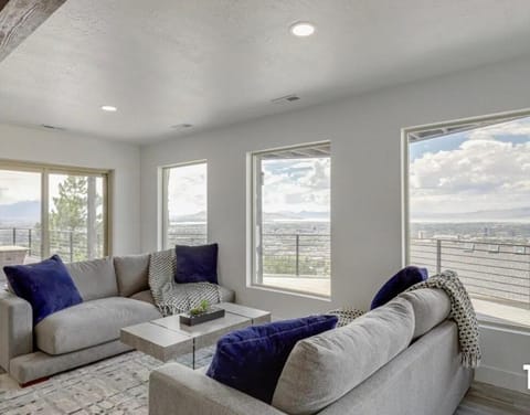 Natural landscape, Balcony/Terrace, Living room, Seating area