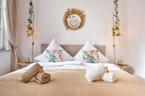 Bed, Photo of the whole room, Bedroom, cot