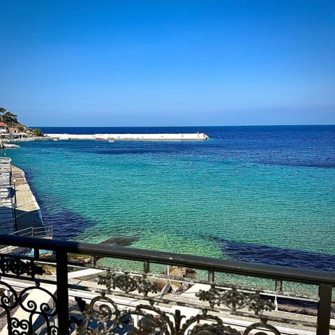 Balcony/Terrace, Location