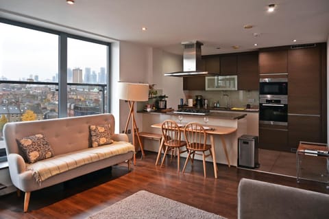 Coffee/tea facilities, Kitchen or kitchenette, Living room, Seating area, Dining area, dishwasher, microwave, minibar, oven, pet friendly, stove, toaster, wardrobe, washing machine