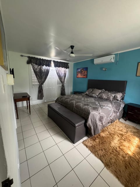 Bed, TV and multimedia, Bedroom