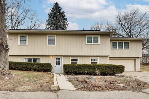 4 Mi to Downtown Madison Getaway with EV Charger! Apartment in Madison