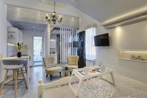Coffee/tea facilities, Dining area