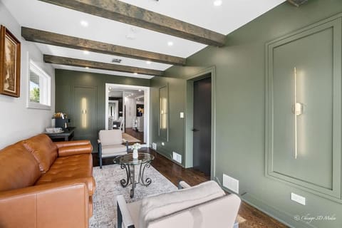 Casa 22 Luxury & Modern 3BD 2BA Home in Skokie House in Lincolnwood