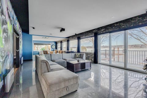View (from property/room), Living room, City view, Garden view, River view, River view, kitchen